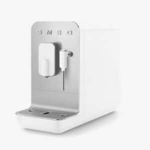 Machine à café entièrement automatique avec buse vapeur